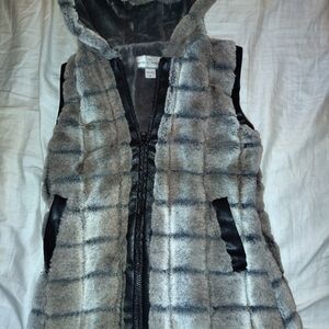 American Widgeon Sleeeveles Faux Fur Childs Zip Vest Sz 12 Youth Euc